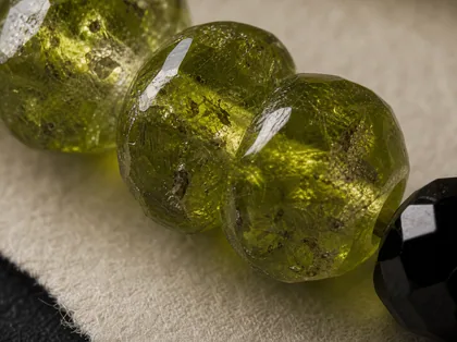 The Green Flash Collar material