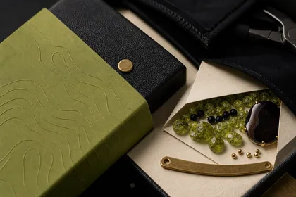 The Green Flash Collar Box detail